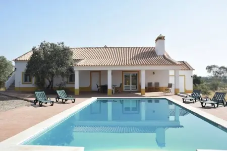 Location villa à Vimiero, Villa tranquille de l'Alentejo avec piscine