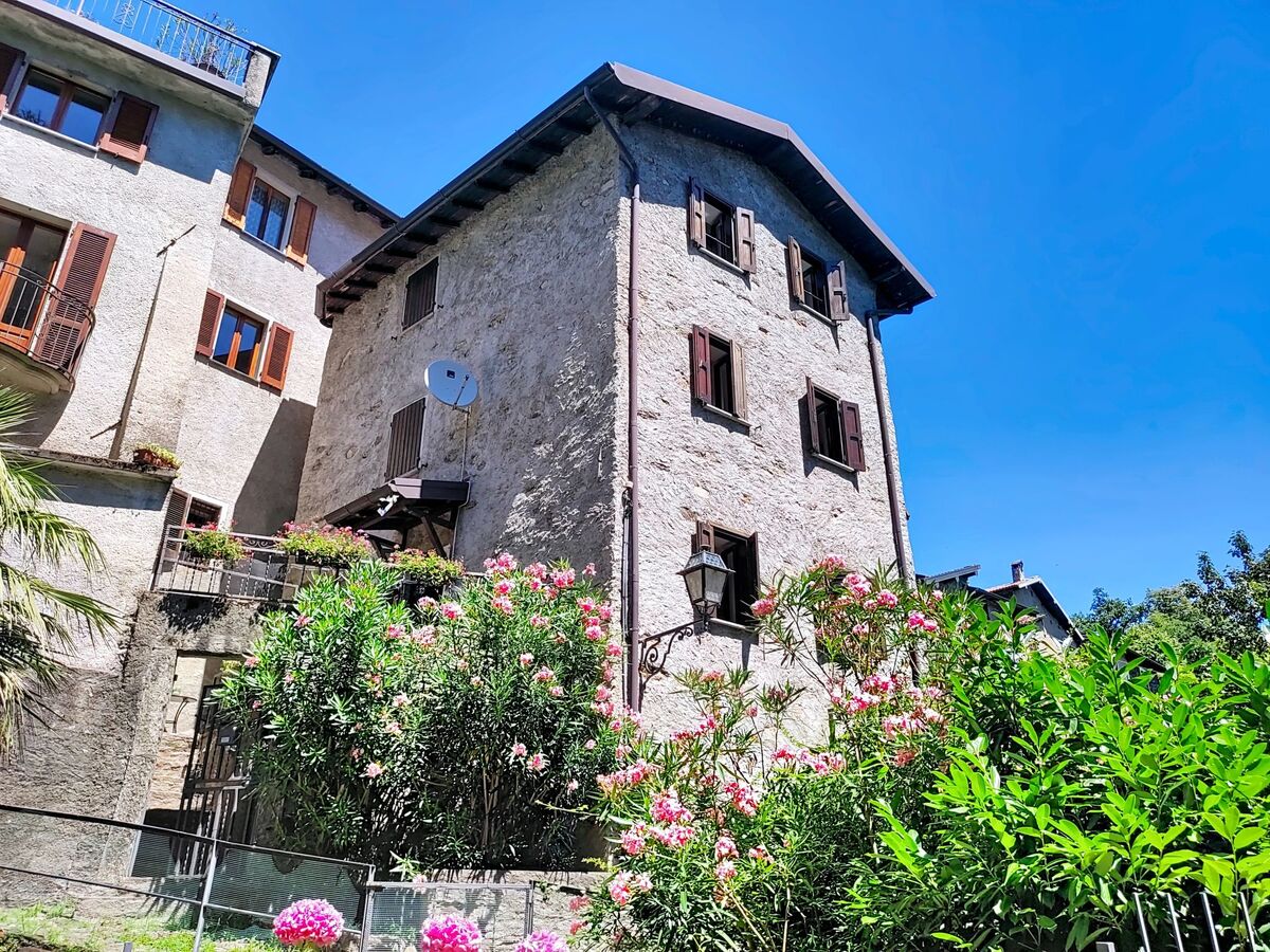 Casa Sul Torrente – Maison 3 niveaux vue lac, San Siro - Photo 1