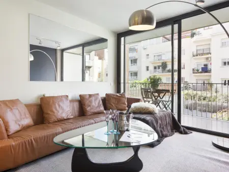 Appartement pour Cadres à Sarrià – Pedralbes: Confort, Parking et Proximité Metro - Photo 1