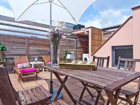 Triplex avec Terrasse, Piscine, Proche Métro à Barcelone - Photo 1