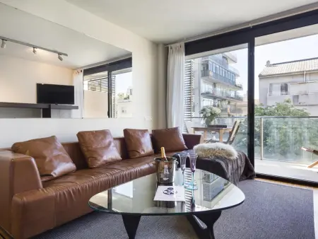 Appartement 3 chambres avec balcon et métro à proximité : photo 9