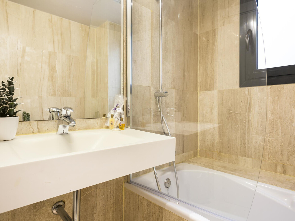 Duplex 100 m² avec piscine privée pour 10 à Barcelone - Photo 18
