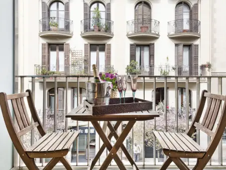 Appartement chic au centre-ville avec terrasse et climatisation - Photo 5