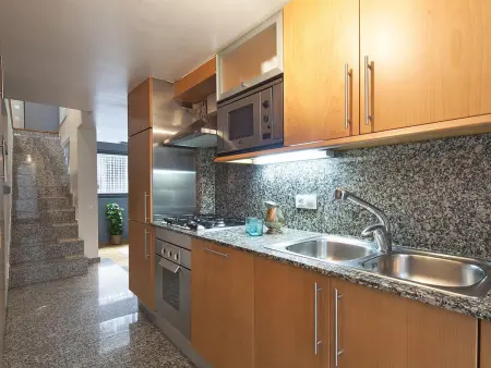 Appartement Duplex Idéal au Centre de Barcelone, 4 Chambres, Proche du Parc Guell - Photo 13