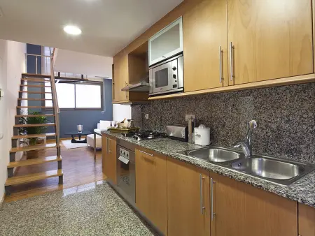 Appartement Duplex Idéal au Centre de Barcelone, 4 Chambres, Proche du Parc Guell - Photo 14