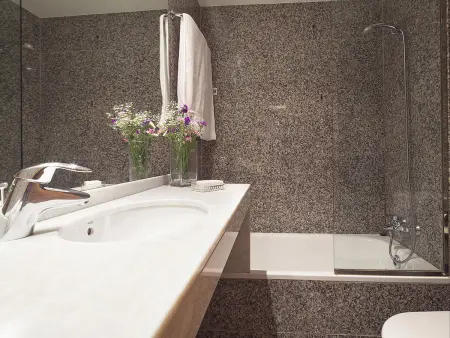 Appartement Duplex Idéal au Centre de Barcelone, 4 Chambres, Proche du Parc Guell - Photo 17