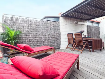 Location appartement à Barcelone, Barcelone: Triplex 6 Pers. avec Terrasse Privée, Clim, Parking et Wi-Fi