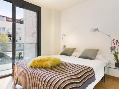 Location appartement à Barcelone, Appartement de 90m² avec 3 chambres, balcon et parking privé dans le centre de Barcelone
