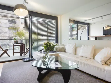 Appartement de 90m² avec 3 chambres, balcon et parking privé dans le centre de Barcelone - Photo 2