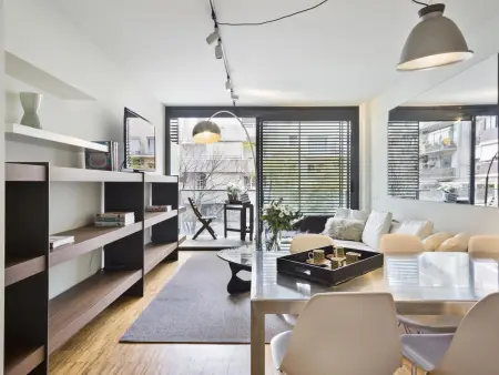 Appartement de 90m² avec 3 chambres, balcon et parking privé dans le centre de Barcelone - Photo 3