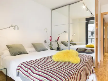 Appartement de 90m² avec 3 chambres, balcon et parking privé dans le centre de Barcelone - Photo 6