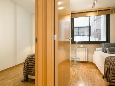 Appartement de 90m² avec 3 chambres, balcon et parking privé dans le centre de Barcelone - Photo 7