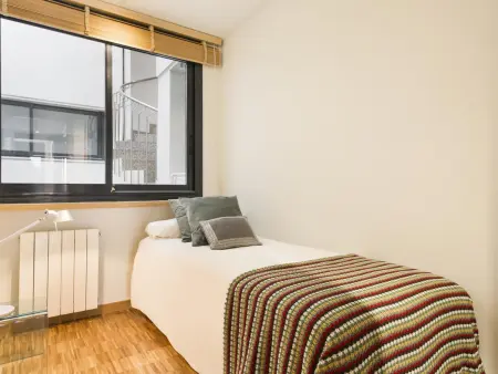 Appartement de 90m² avec 3 chambres, balcon et parking privé dans le centre de Barcelone - Photo 8