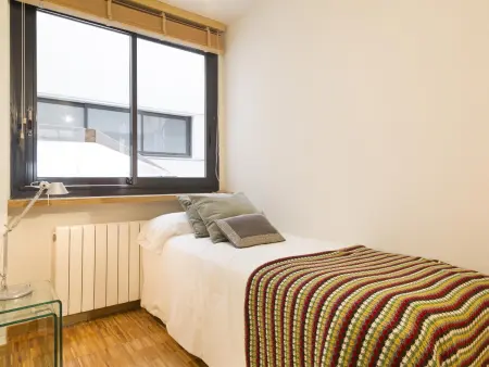 Appartement de 90m² avec 3 chambres, balcon et parking privé dans le centre de Barcelone - Photo 10