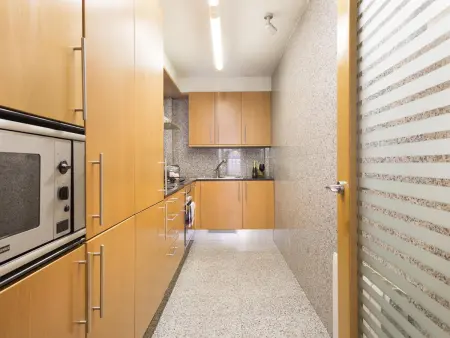 Appartement de 90m² avec 3 chambres, balcon et parking privé dans le centre de Barcelone - Photo 11