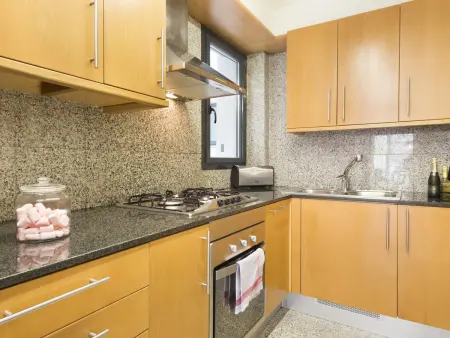 Appartement de 90m² avec 3 chambres, balcon et parking privé dans le centre de Barcelone - Photo 12