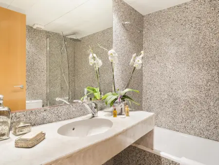 Appartement de 90m² avec 3 chambres, balcon et parking privé dans le centre de Barcelone - Photo 13