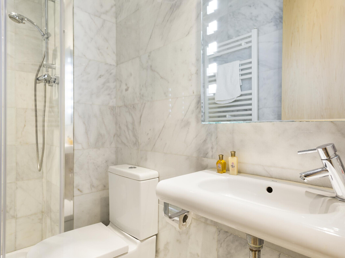 Appartement 8 pers. avec piscine toit à Barcelone - Photo 15