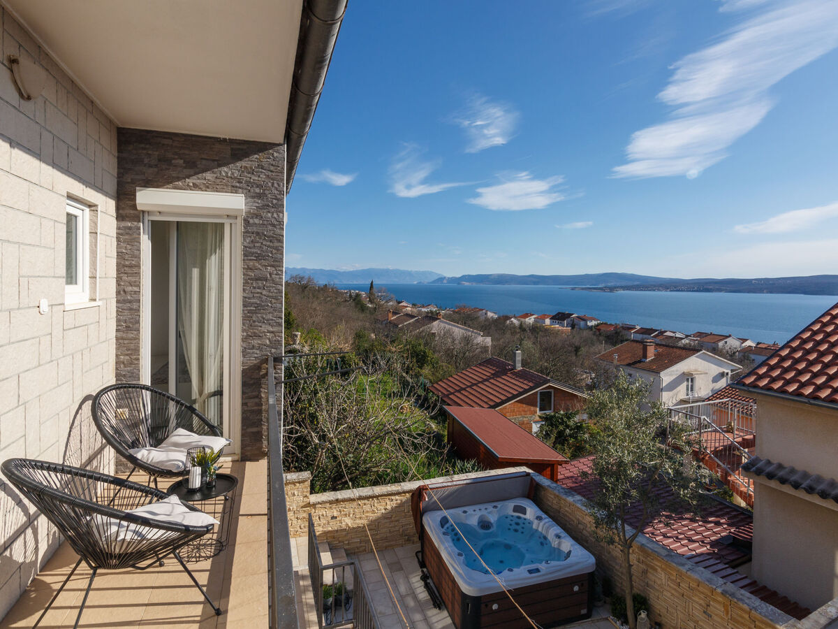 Maison Maro à Dramalj : vue mer et jacuzzi - Photo 8