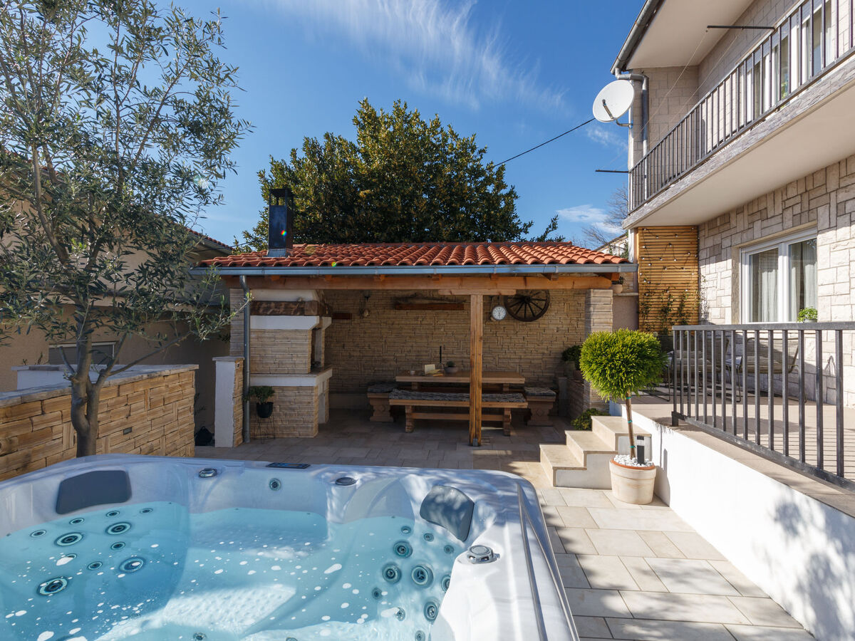 Maison Maro à Dramalj : vue mer et jacuzzi - Photo 9