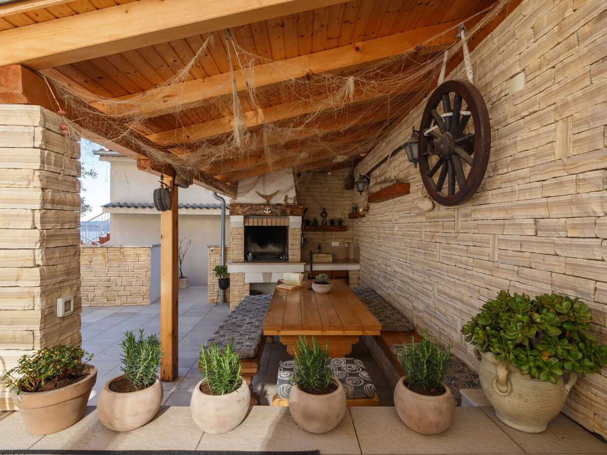 Maison Maro à Dramalj : vue mer et jacuzzi - Photo 11