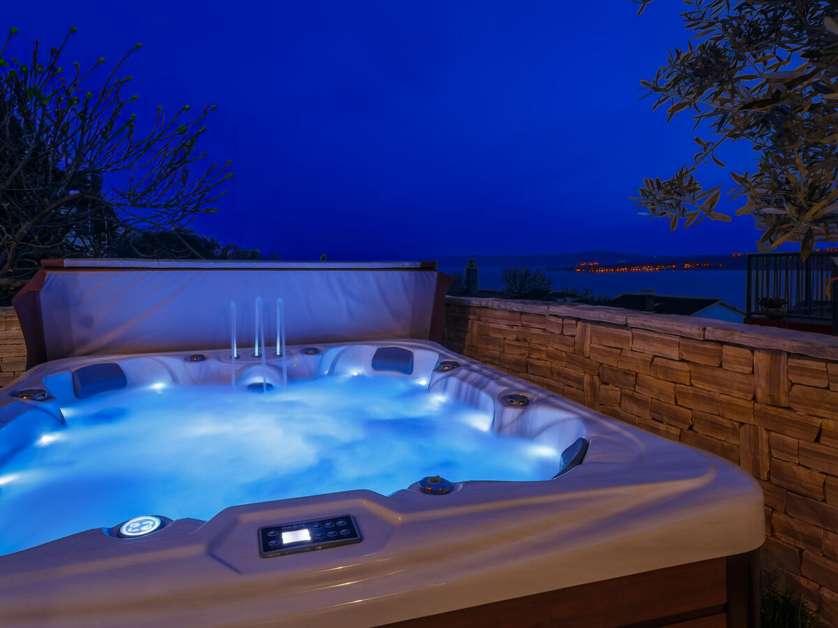 Maison Maro à Dramalj : vue mer et jacuzzi - Photo 25