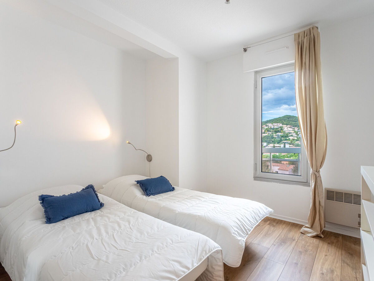 Appartement Le Grand Large, Hyères - Piscine et terrasse - Photo 7
