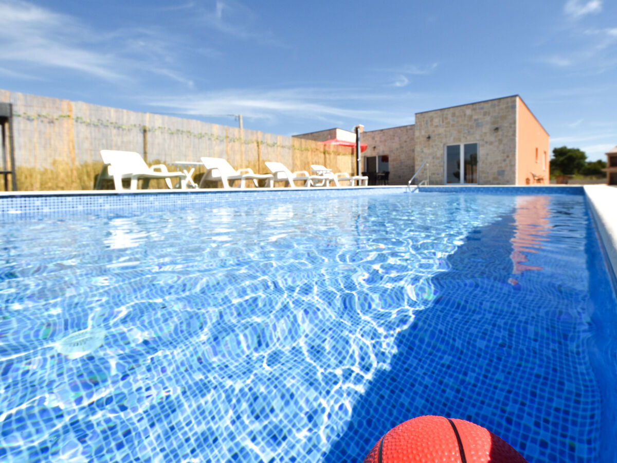 Vulelija Holiday Home, villa moderne piscine chauffée - Photo 1