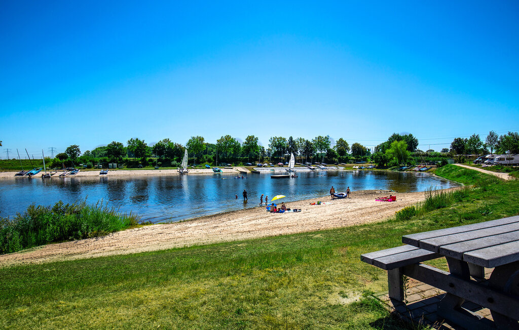 Péniche 47 m² avec terrasse couverte à Kinrooi, vue lac - Photo 8