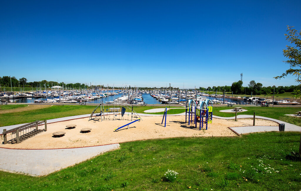 Péniche 47 m² avec terrasse couverte à Kinrooi, vue lac - Photo 12