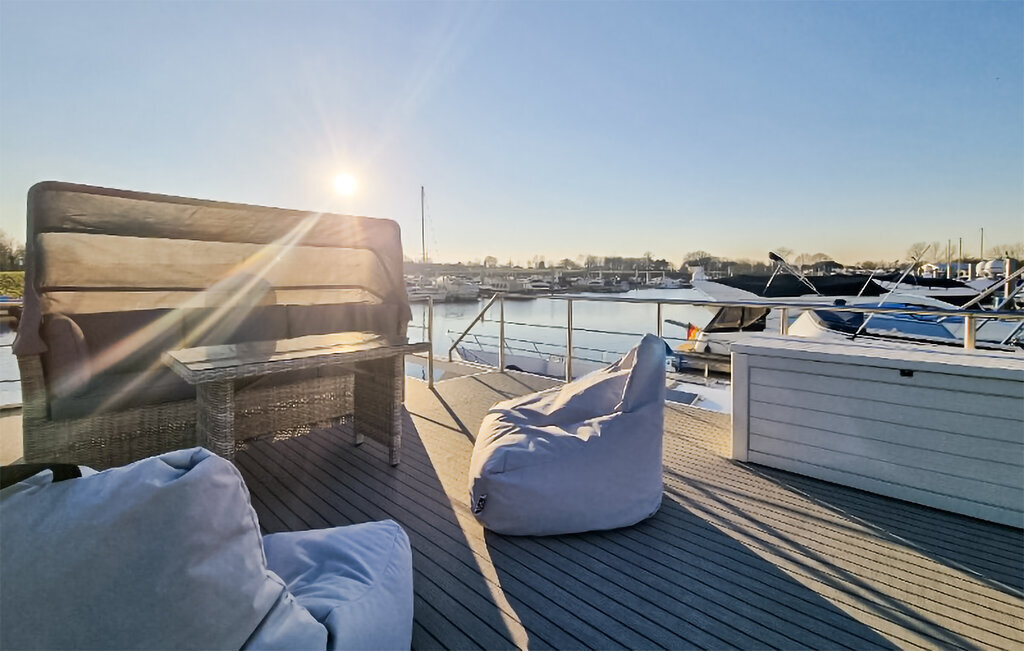 Péniche de luxe avec terrasse sur le toit à Kinrooi, Belgique - Photo 12