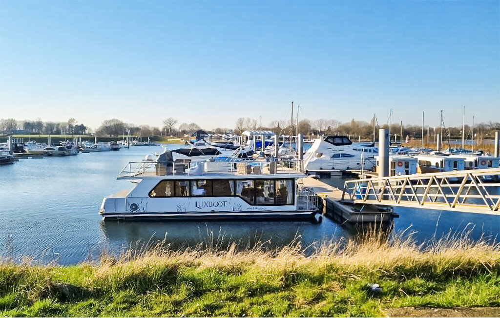 Péniche de luxe avec terrasse sur le toit à Kinrooi, 6 personnes - Photo 1