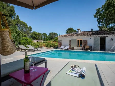 Maison avec piscine privée et jardin de 1300 m² à Roquebrune-sur-Argens : photo 2