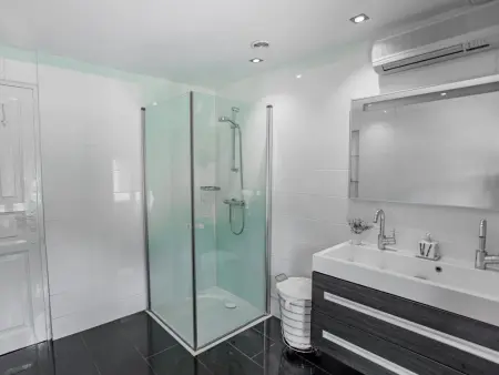 Maison avec piscine privée et jardin de 1300 m² à Roquebrune-sur-Argens : photo 6