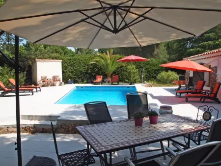 Maison avec piscine privée et jardin de 1300 m² à Roquebrune-sur-Argens : photo 7