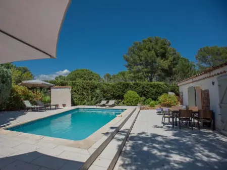 Maison avec piscine privée et jardin de 1300 m² à Roquebrune-sur-Argens : photo 12