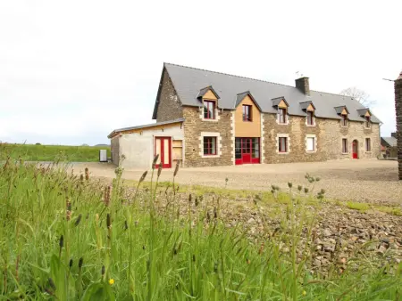 Grande maison 5 chambres à la campagne, animaux admis, parking, internet inclus, proche Mont St-Michel - Photo 4