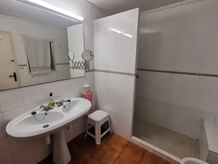 Maison spacieuse à Llançà pour 10 pers, proche plage avec terrasse panoramique - Photo 8