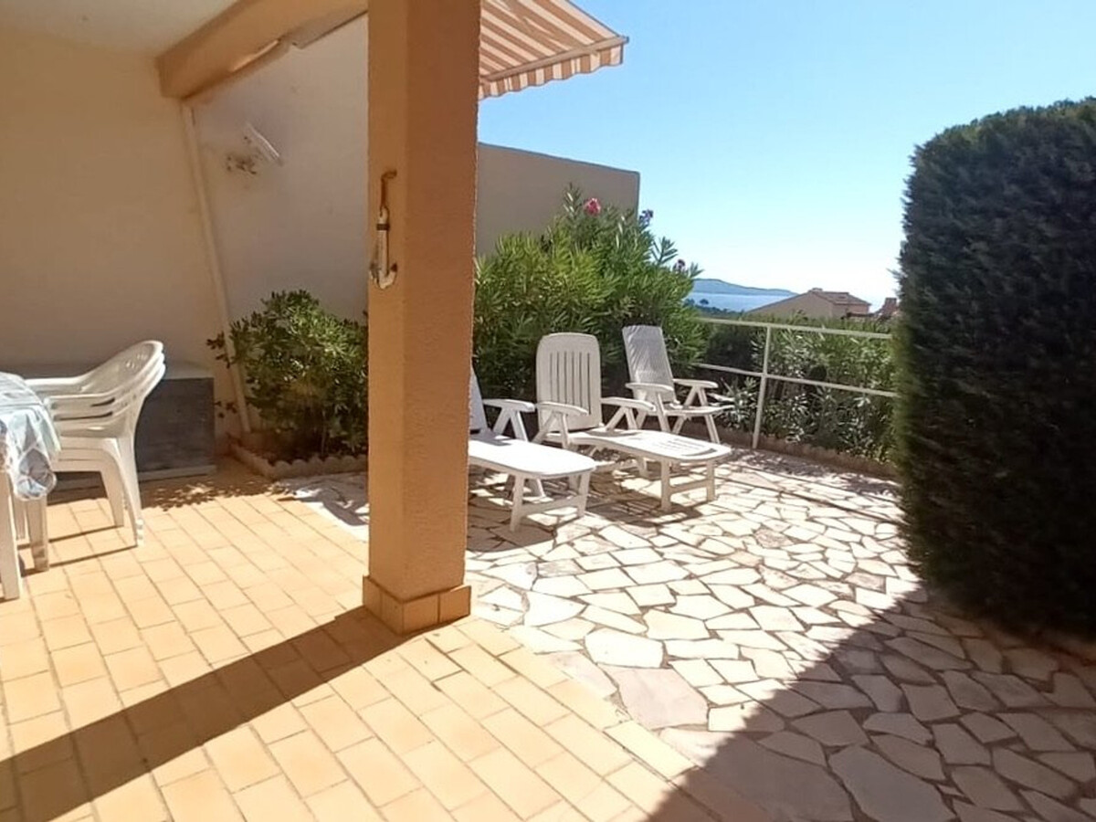 2P rez-de-jardin avec piscine à Cavalaire-sur-Mer - Photo 1