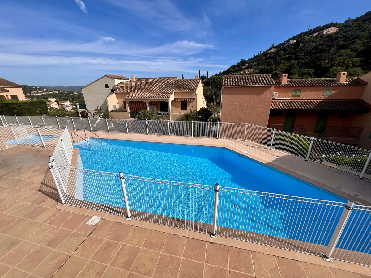 2P rez-de-jardin avec piscine à Cavalaire-sur-Mer - Photo 10
