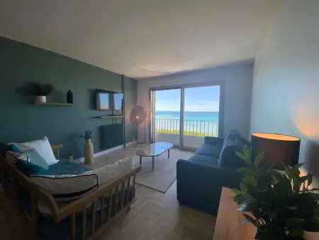 Location appartement à Biarritz, Studio moderne à Biarritz avec parking et vue océan