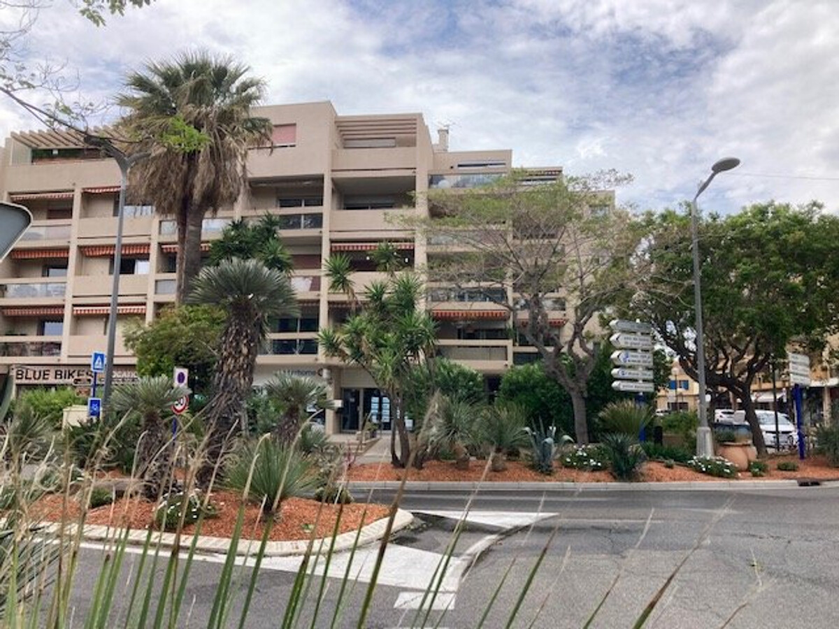 Appartement climatisé centre-ville avec parking privé - Photo 17