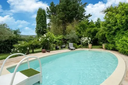 Location maison à Laroque, Majestueuse de vacances à Laroque avec jacuzzi