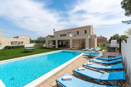 Location villa à Brtonigla, Villa en Istrie avec piscine chauffée