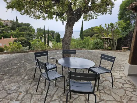 Rez-de-villa 2 ch, piscine chauffée et vue mer aux Issambres - Photo 1