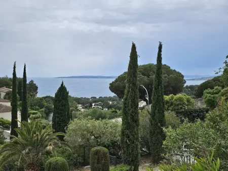 Rez-de-villa 2 ch, piscine chauffée et vue mer aux Issambres - Photo 11