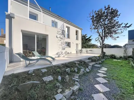 Location maison à Jullouville, Villa moderne 5 chambres au bord de la plage avec parking inclus