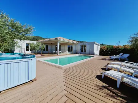 Location villa de vacances à Oupia