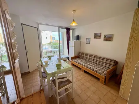 Location appartement à Narbonne, Appartement 2 pièces avec loggia, piscine et parking privé à 250m des commerces et proche plage