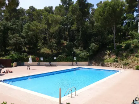 Location appartement à Calella de Palafrugell, Studio en rez-de-chaussée avec grande terrasse et piscine, proche plage et centre à Calella de Palafrugell